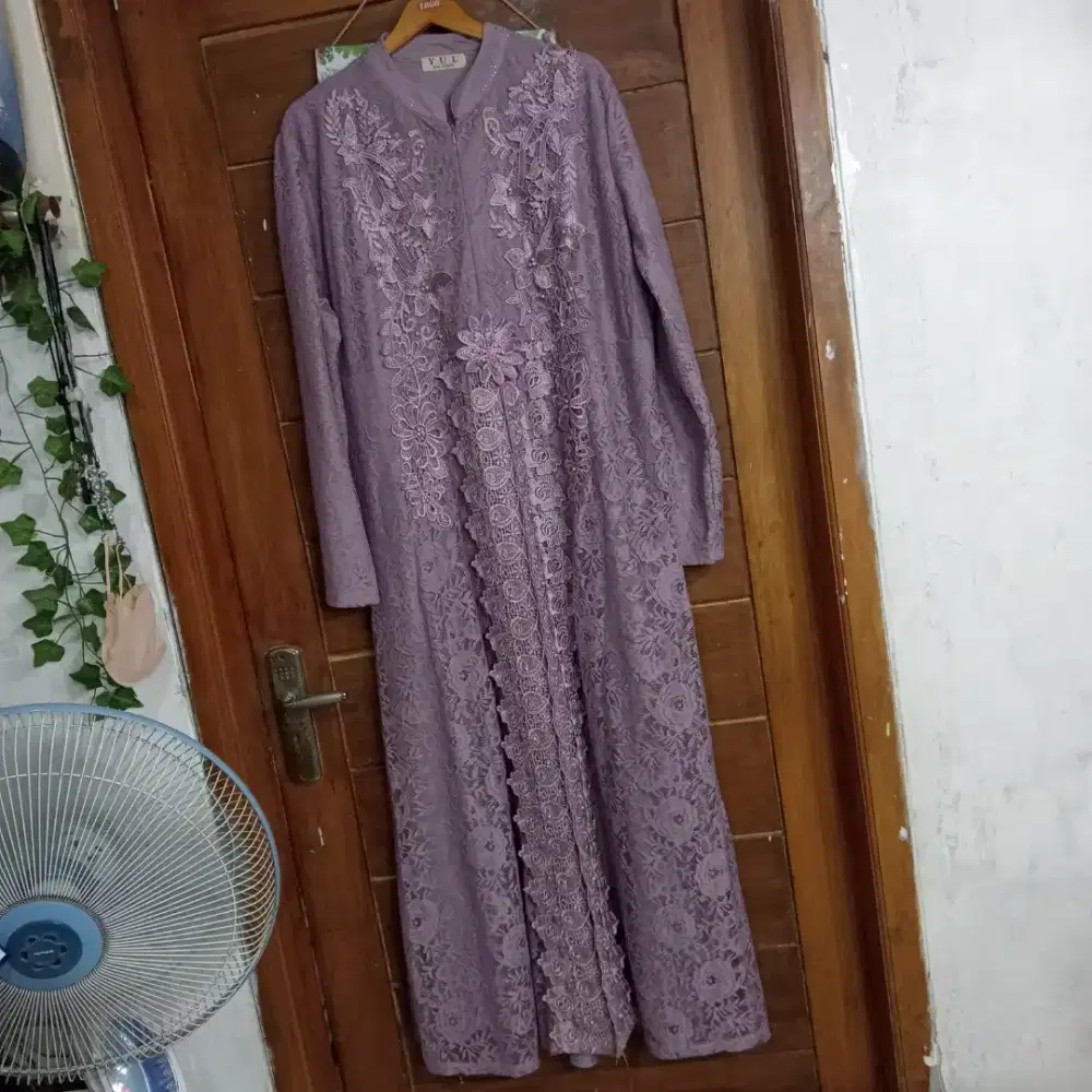 Dress  warna ungu ,brukat timbul
