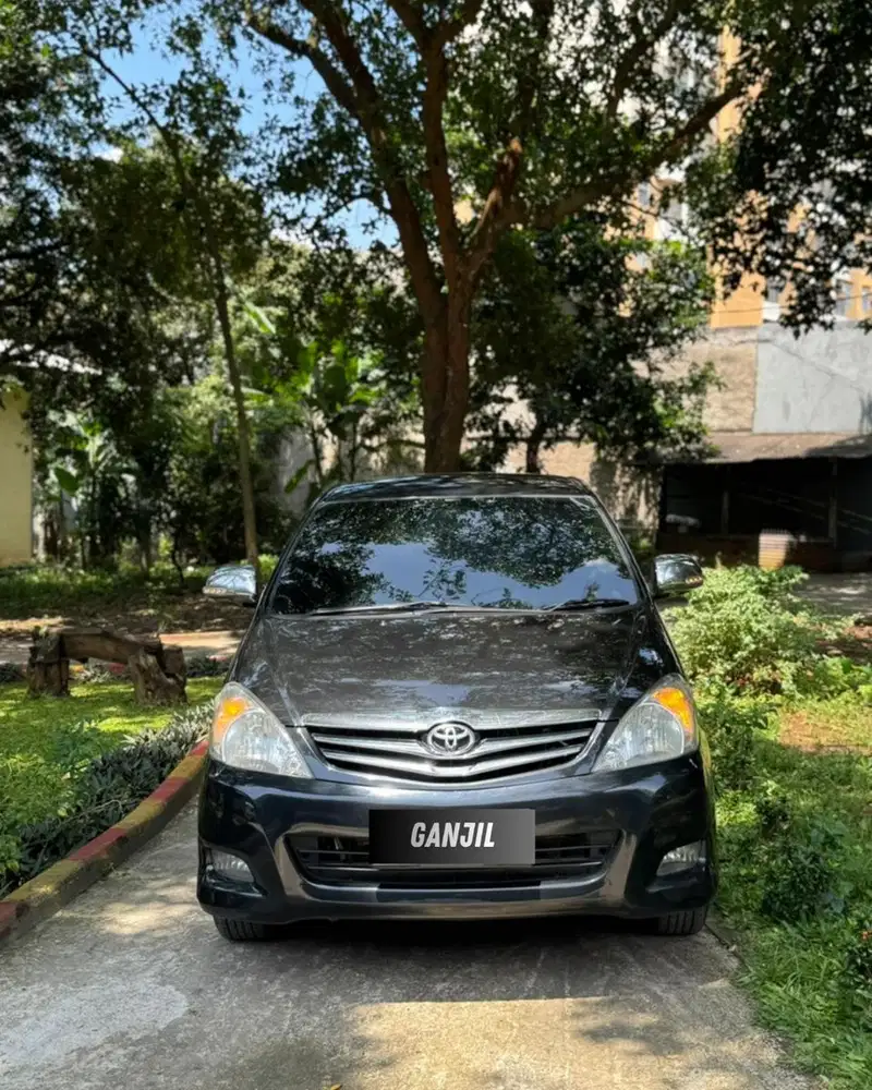 Toyota Kijang Innova 2011 Bensin