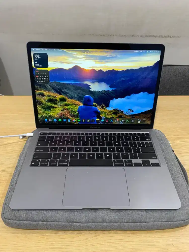 Macbook Air M1 2020 - 16/512 GB mulus siap pakai