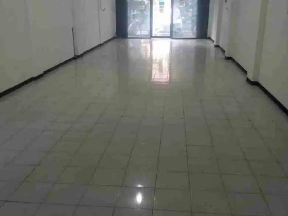 DISEWAKAN RUKO 2 LANTAI ADA HALAMAN BELAKANG LOKASI DEKAT KAMPUS