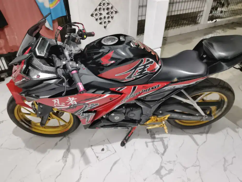 Honda CBR 150 Merah