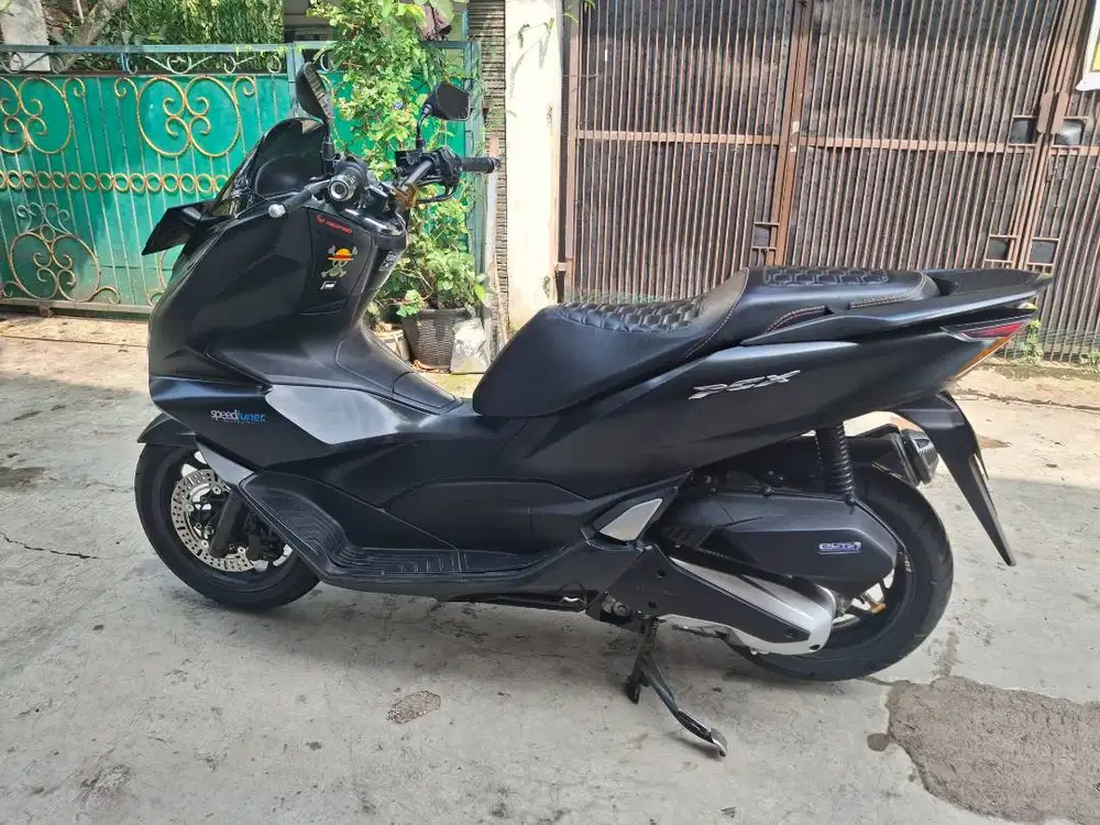 Honda Pcx 160 terawat, kesayangan.