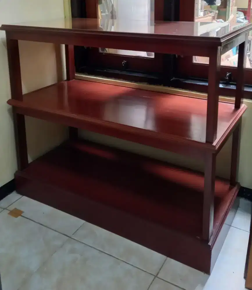 Meja kayu susun serbaguna