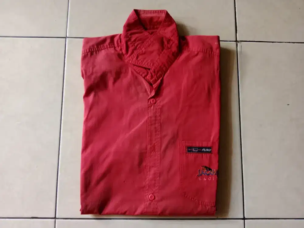 Baju hem warna merah