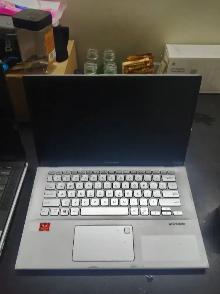 Menjual laptop asus vivobook