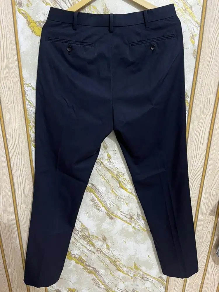 Uniqlo Celana Bahan Hitam Pria