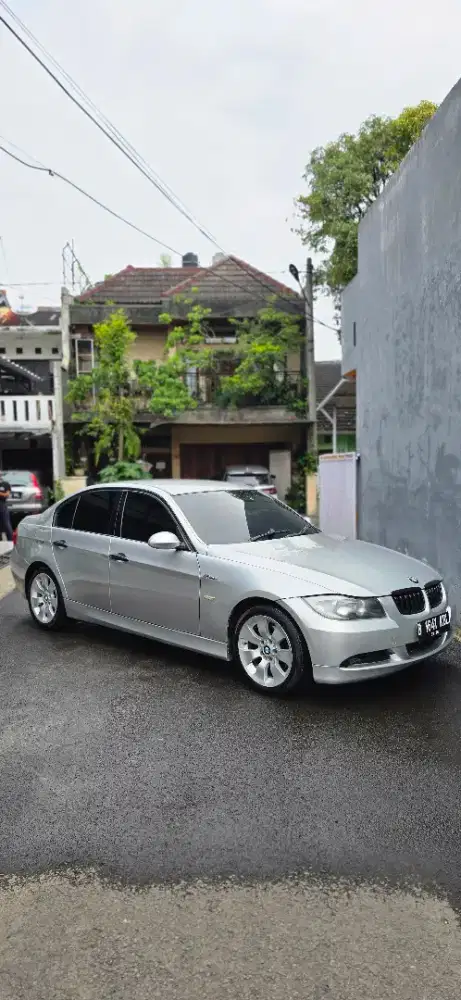 BMW 320 E90 2006, Muluss Istimewa
