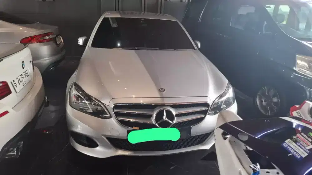 Mercedes Benz Mercy E250 Facelift Avantgarde Silver on Black 2015 W212