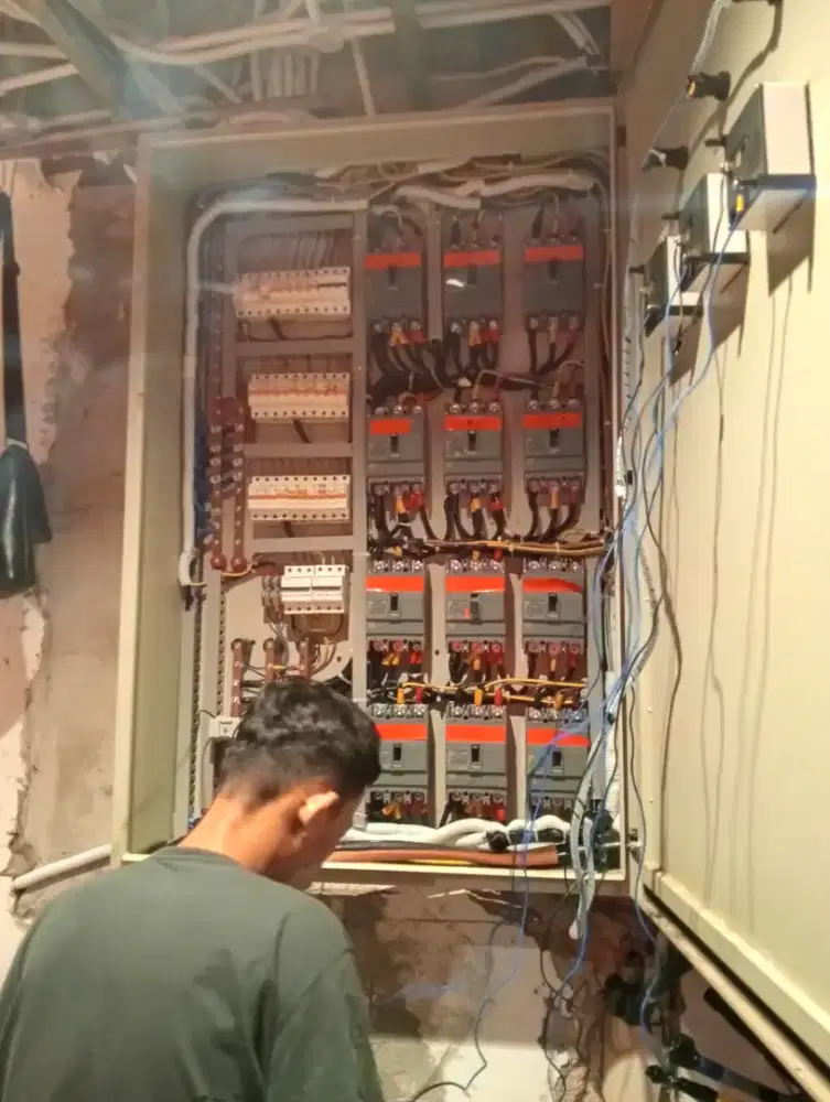 Tukang listrik panggilan