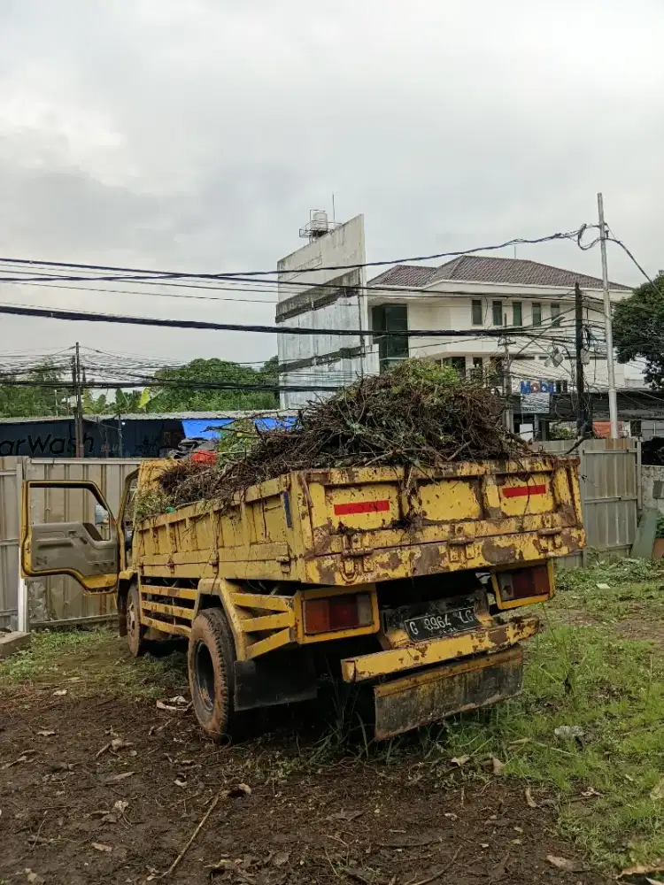 Tukang angkut puing sampah peroyek