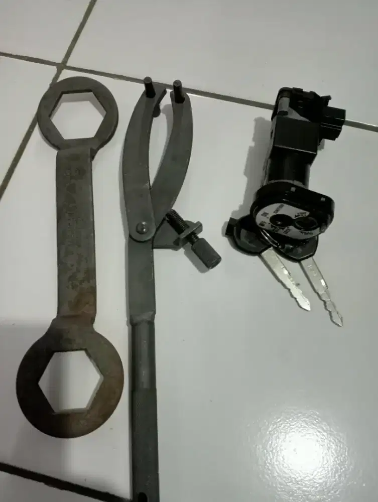 Dijual 1 Paket Kunci Kontak Beat ESP & Kunci Tracker