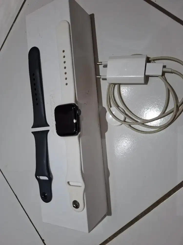 Jam tangan apple watch series 5 - 40mm