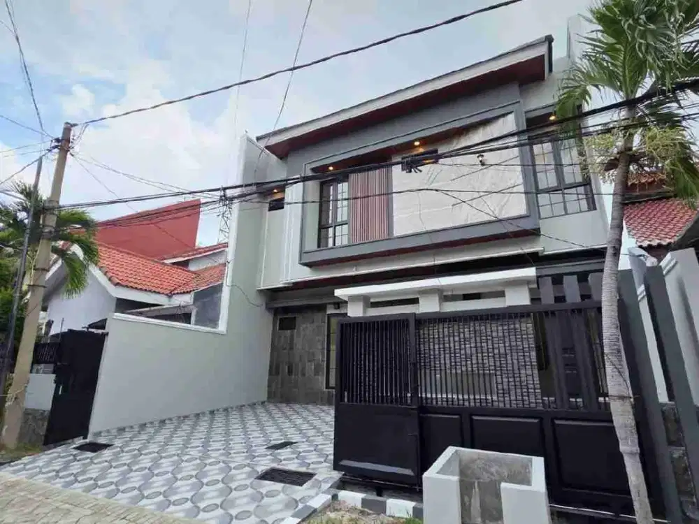 Rumah Baru Manyar Lebar 10 | Row 3 Mobil | Lokasi Premium Tengah Kota