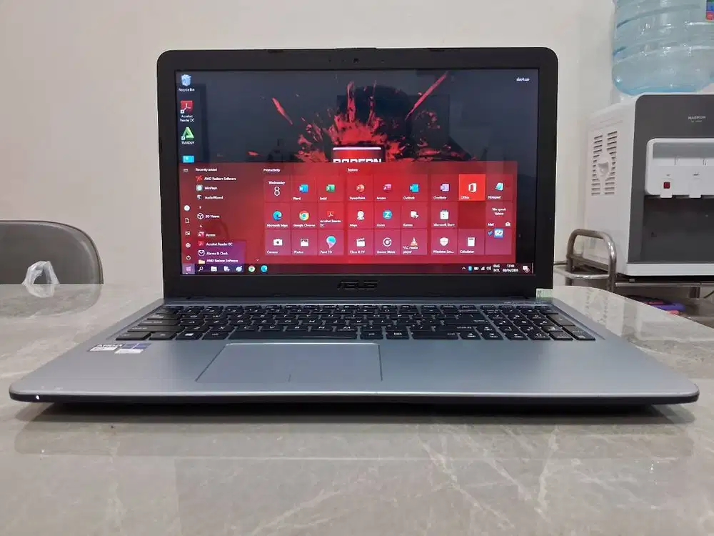 ASUS AMD QuadCore Radeon R2 4GB SSD ReadyUp Win ORI Batre KUAT Garansi