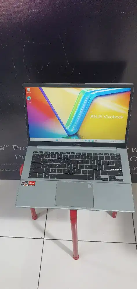 Asus vivobook e1404f.