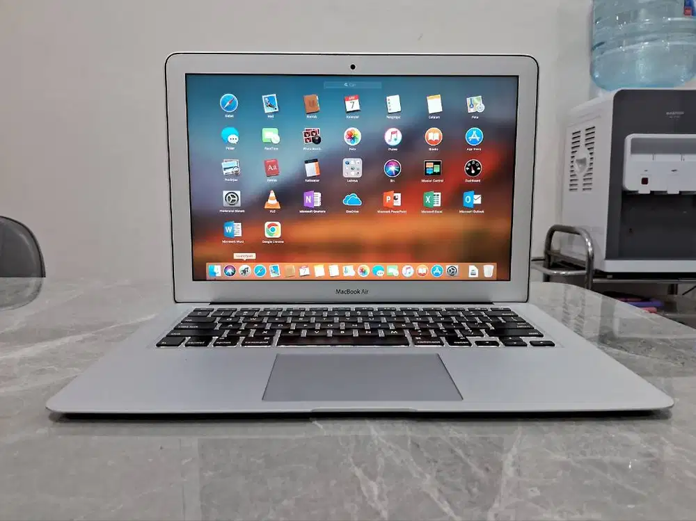 MacBook Air 13 Core i5 4GB SSD 200GB Mulus NO-DENT Normal Laptop Apple