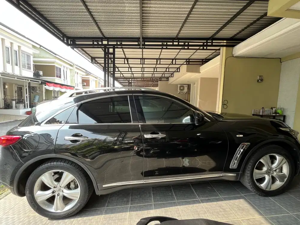 Infiniti FX37 AT 2011 Hitam km 85.000
