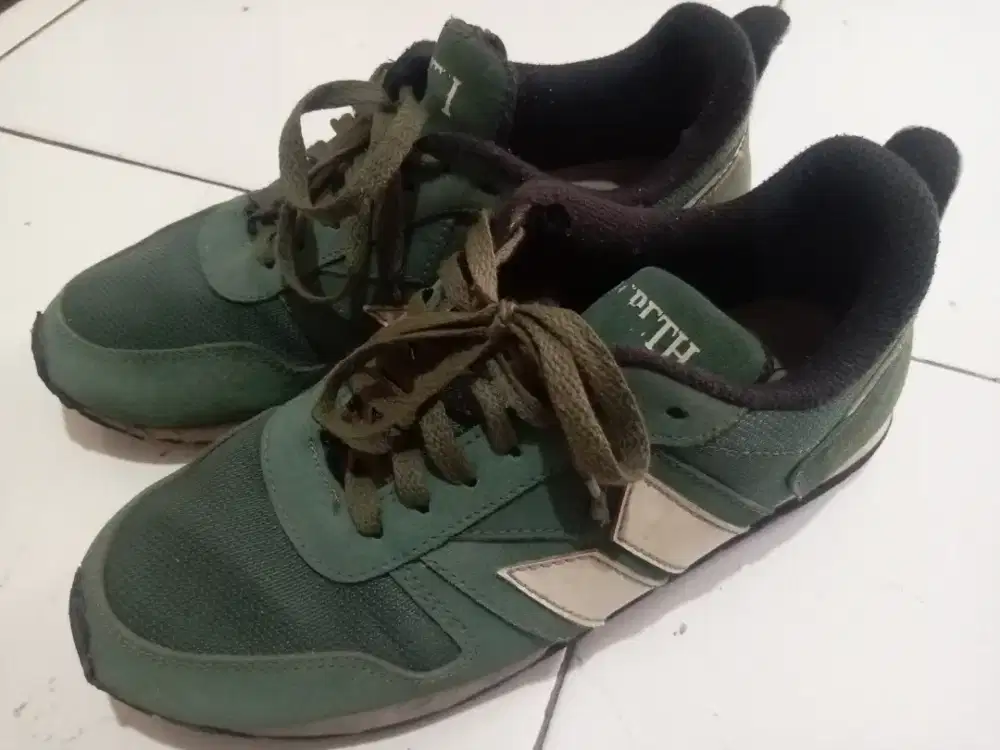 Sepatu sport pria wanita