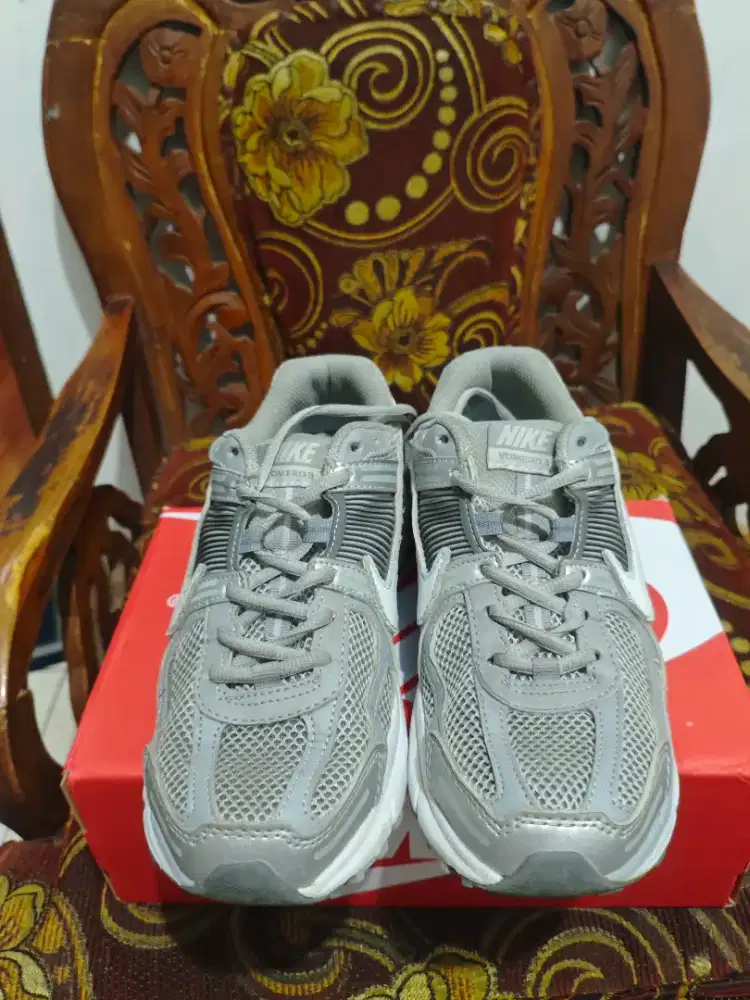 NIKE ZOOM VOMERO 5