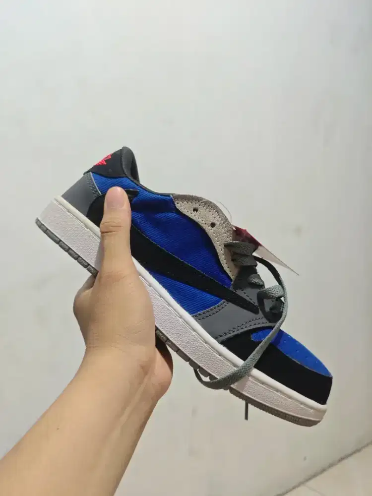 NIKE AIR JORDAN TRAVIS SCOTT