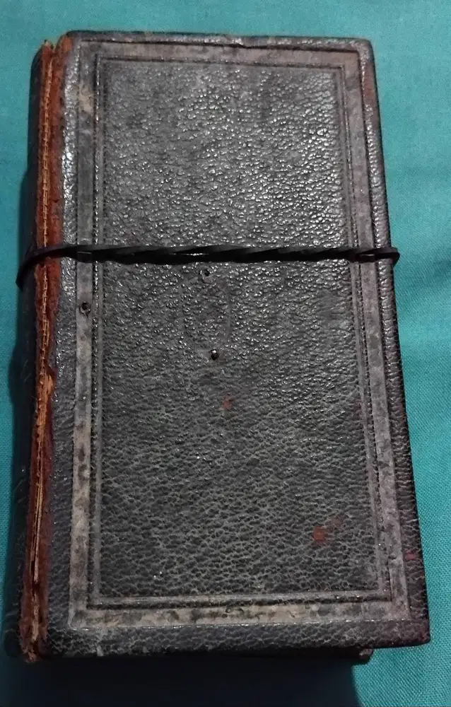 Alkitab Mini kuno bahasa Belanda suda 142 Tahun