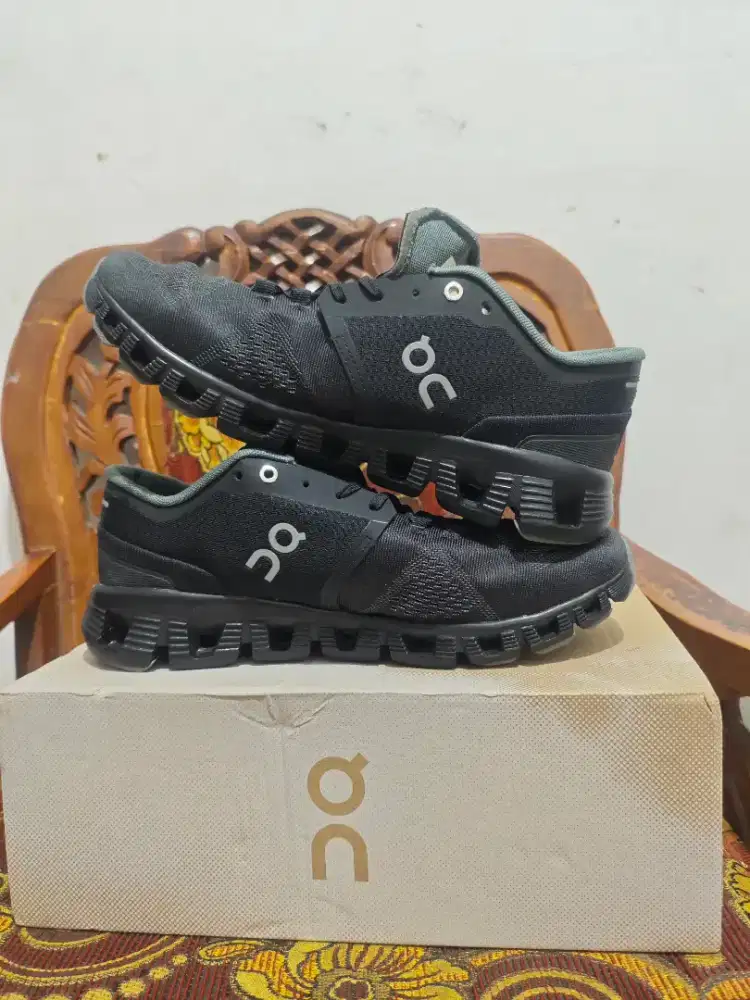 SEPATU ON CLOUD X FULL BLACK