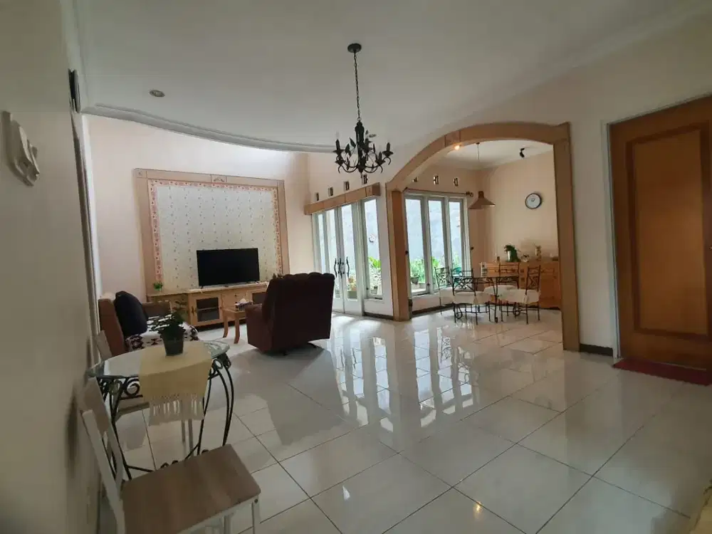 Rumah Mewah Full Furnish di Sayap Buah Batu