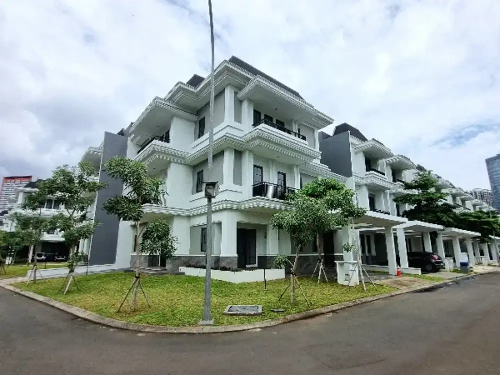 Rumah Terbesar Lift dan Lantai Full Marmer di Winona Alam Sutera