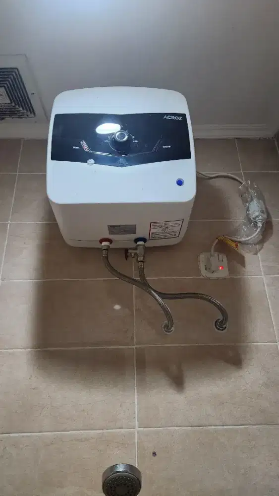 Water Heater blm 1 tahun msh baru