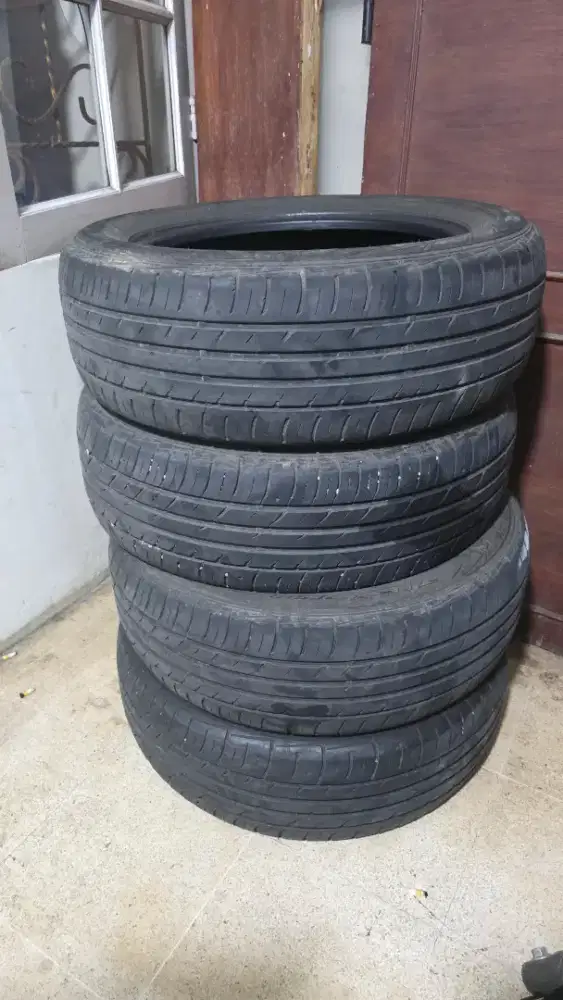 JUAL 4  BAN RING 18 Kembang Kondisi 80%