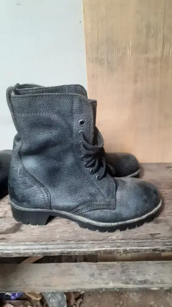 Sepatu boot Pdl
