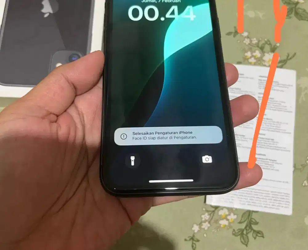 Iphone 11 128 GB hitam