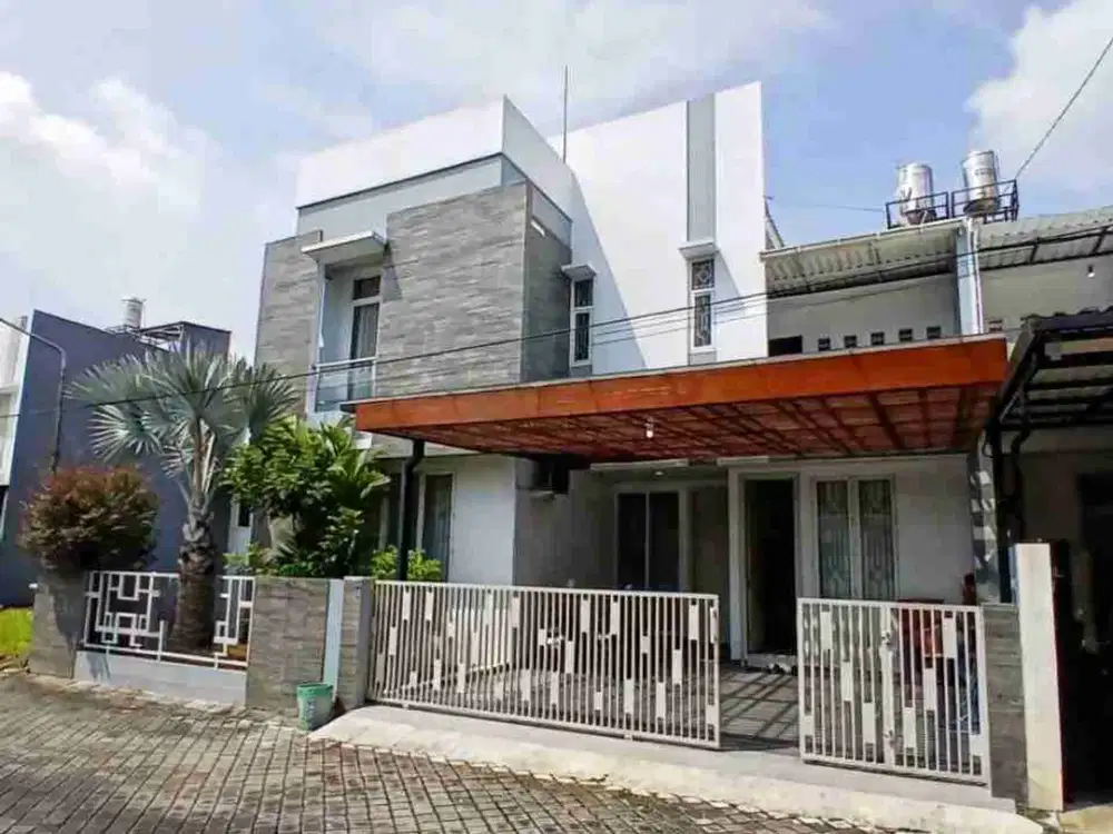 rumah mewah 2 lantai perumahan fajar indah baturan colomadu
