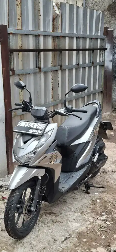 Honda Beat Street 2020
Warna Silver
Motor original bawaan pabrik