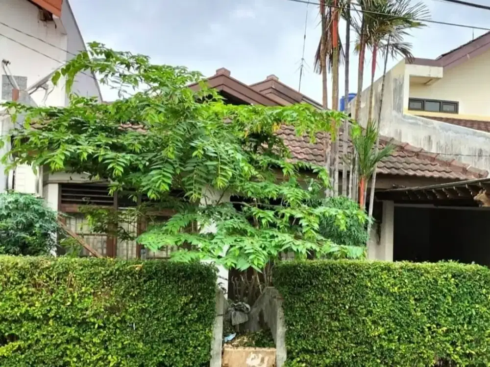 Dijual Rumah  Luas 165 Di  Komplek Strategis Jakarta Selatan