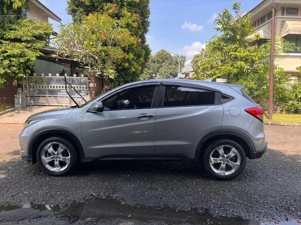 Dijual mobil hrv, pemakaian pribadi, pajak panjang, bebas banjir,