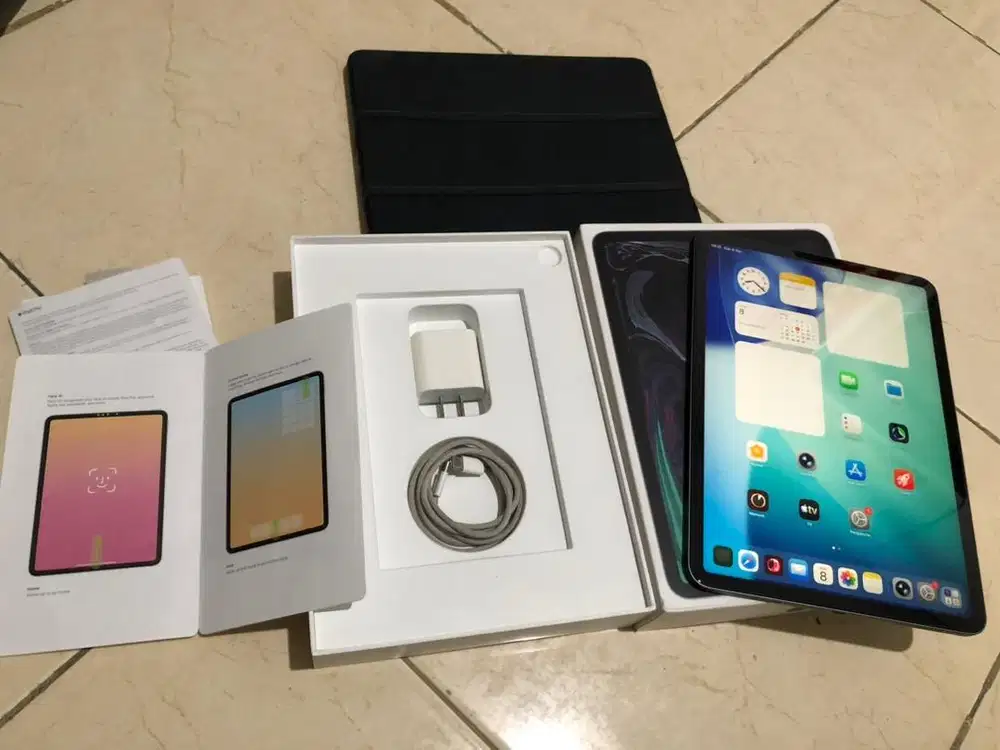 Ipad pro 11 inch 2018 64GB mulus seperti baru fullset ori