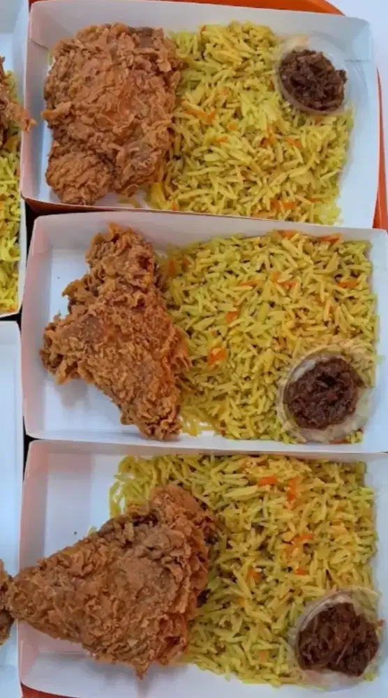 kebab dan ayam goreng dan nasi arab
