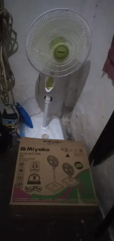 Di jual semua model dan warna kipas anggin ukuran besar semua merek