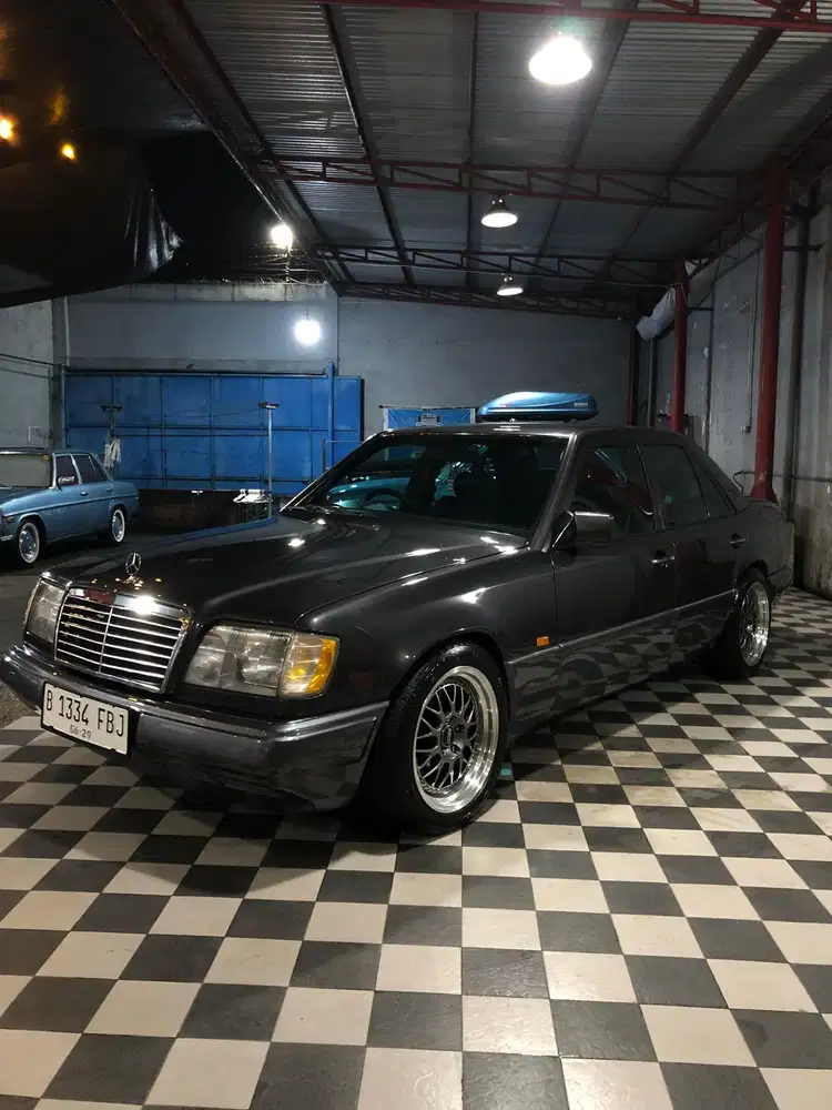 Mercedes-Benz E220 1993 Bensin