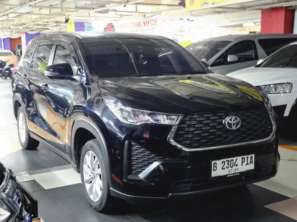 Toyota Innova Zenix V bensin 2023 Hitam