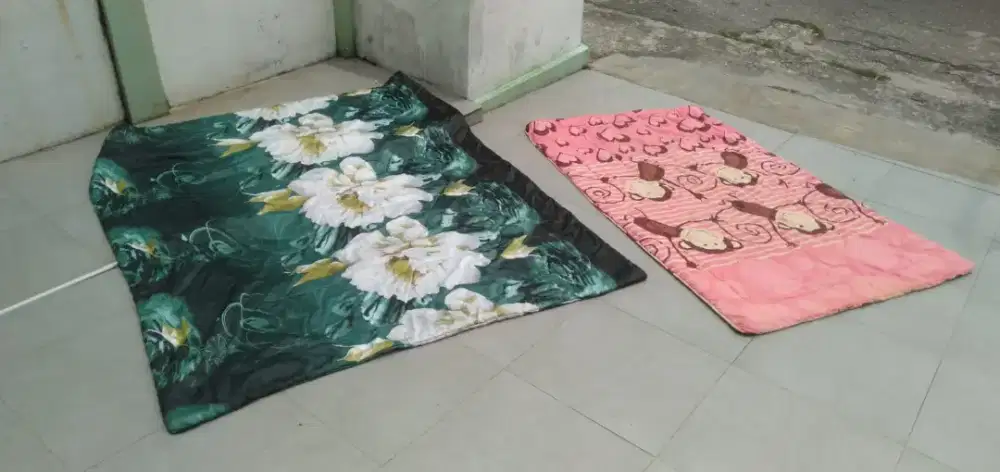 Di jual 2 buah bed caver ,alas kasur 120x200 dan 180x200 ori,asli