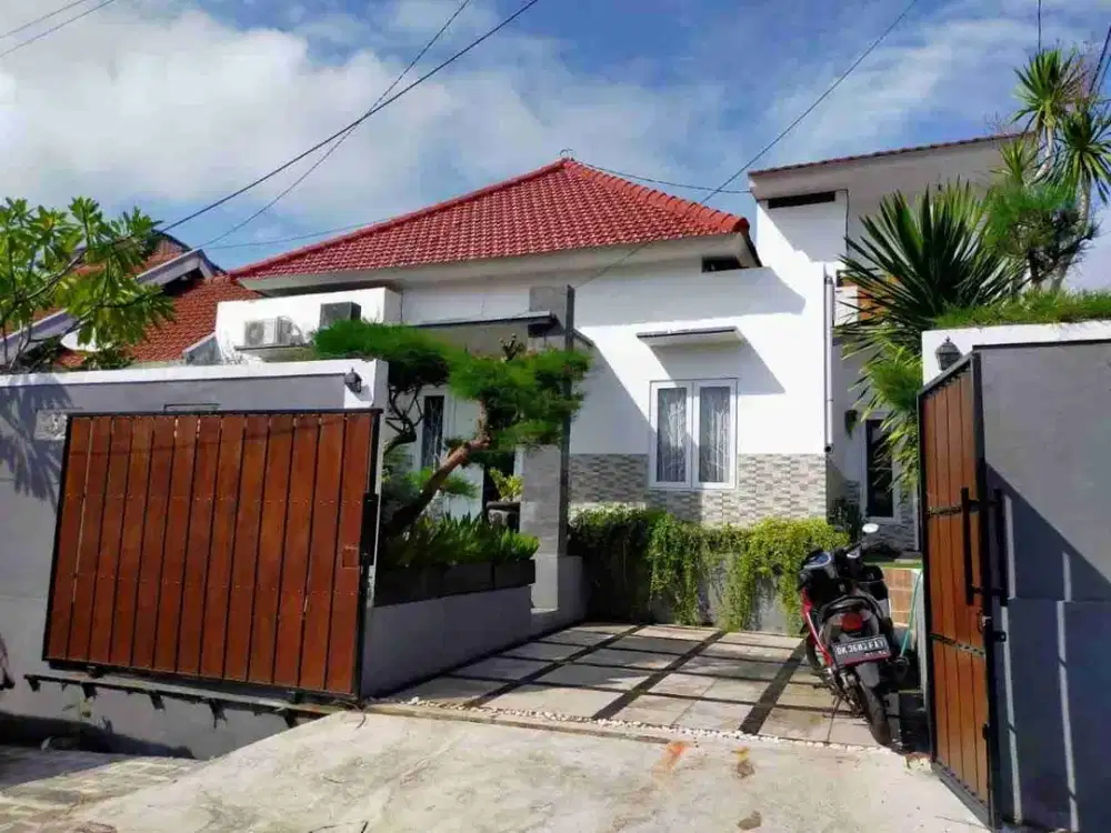 FOR SALE / DI JUAL. Rumah 2 Lantai Full Furnished Posisi Hook Di PERUMAHAN NUSA DUA - BADUNG. BALI