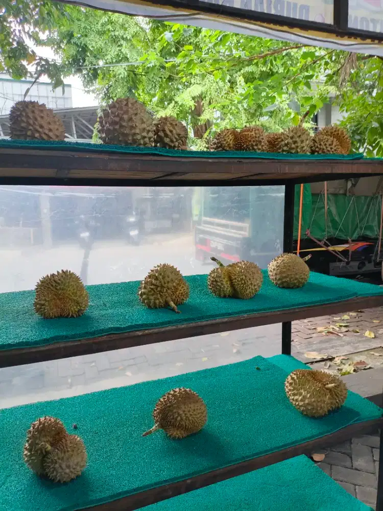 Dibutuhkan karyawan pria jaga stand buah