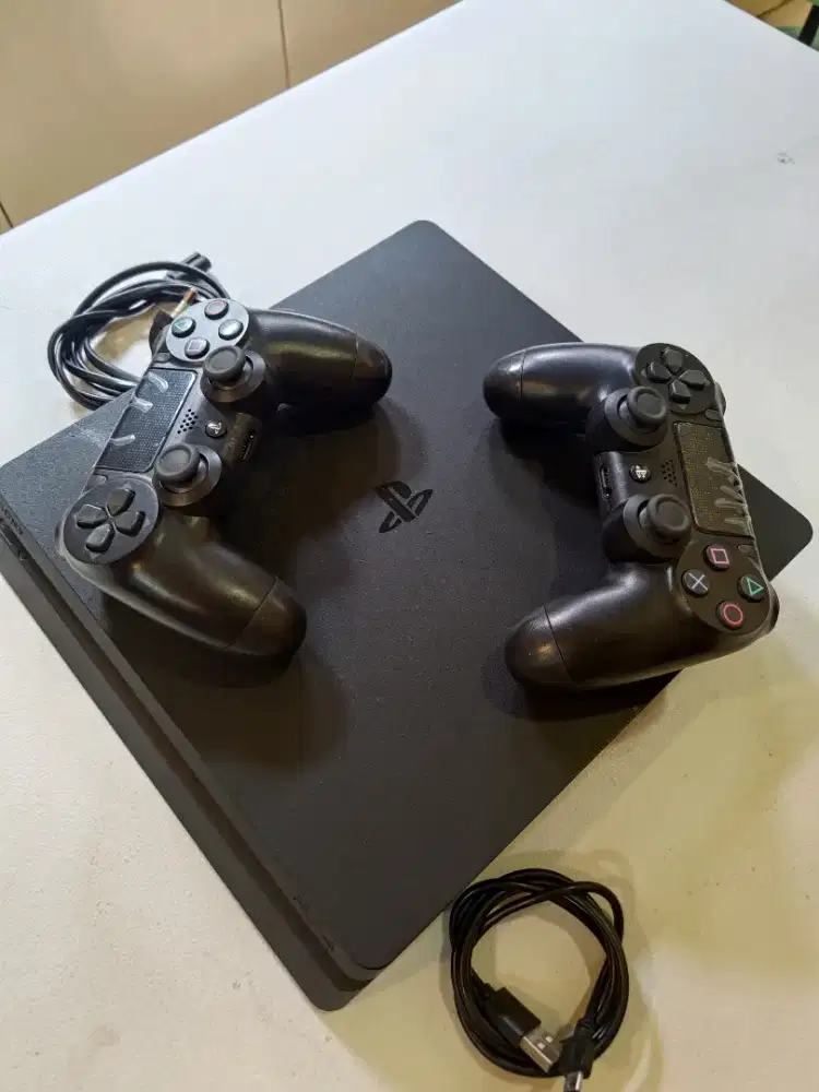 DIJUAL PS4 Slim 1TB HEN 9.00. Siap Main Banyak Game + 2 Stick Original