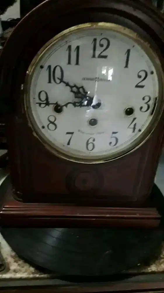 Jam meja antik Howard Miller Barrister Mantel Clock.