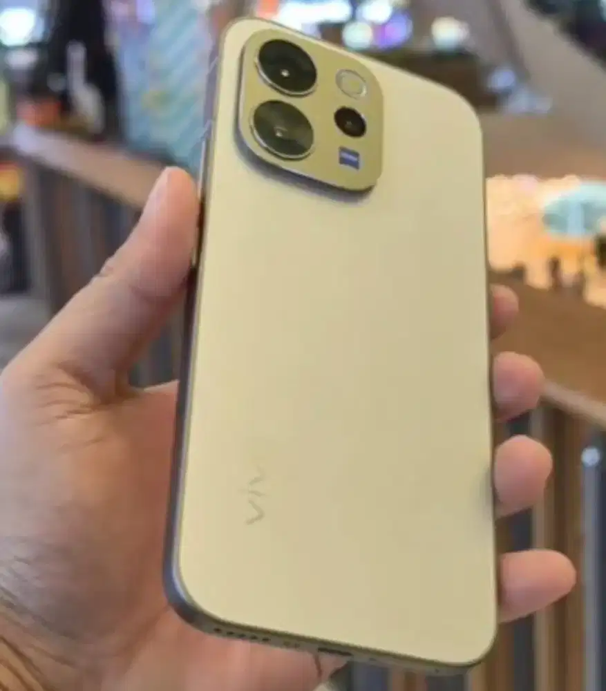 Vivo V70 Grey 12/256 Resmi