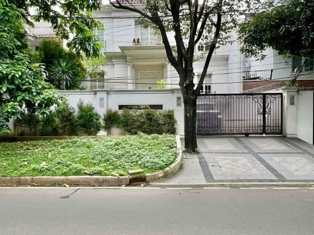 Jual Rumah 3 Lantai Kebayoran Baru Jakarta Selatan LT 380 m² LB 600 m² SHM Garasi 2 Mobil