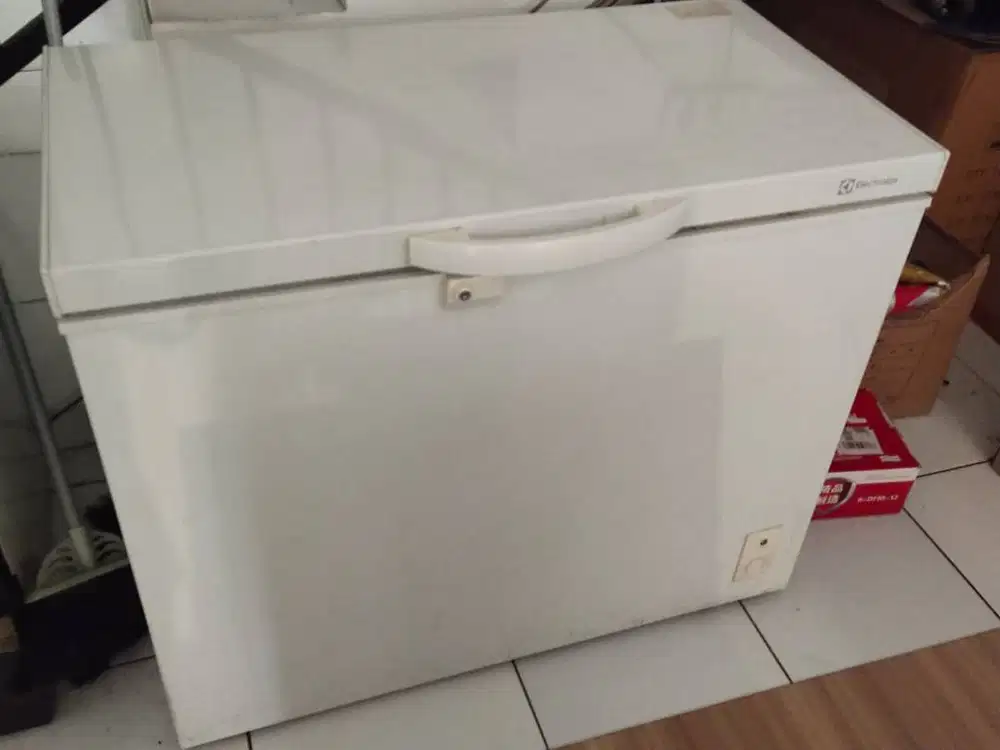 Jual Freezer besar, masih dingin normal
