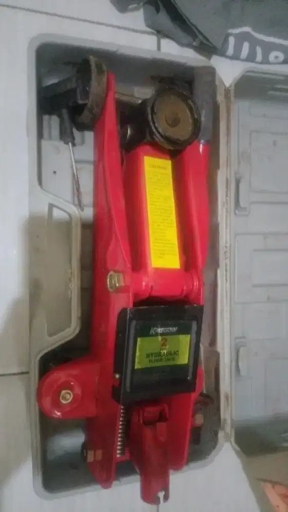 Dongkrak mobil krisbow